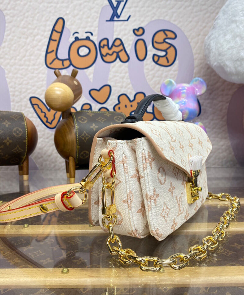 Louis Vuitton Pochette Metis East West M46914 Cream